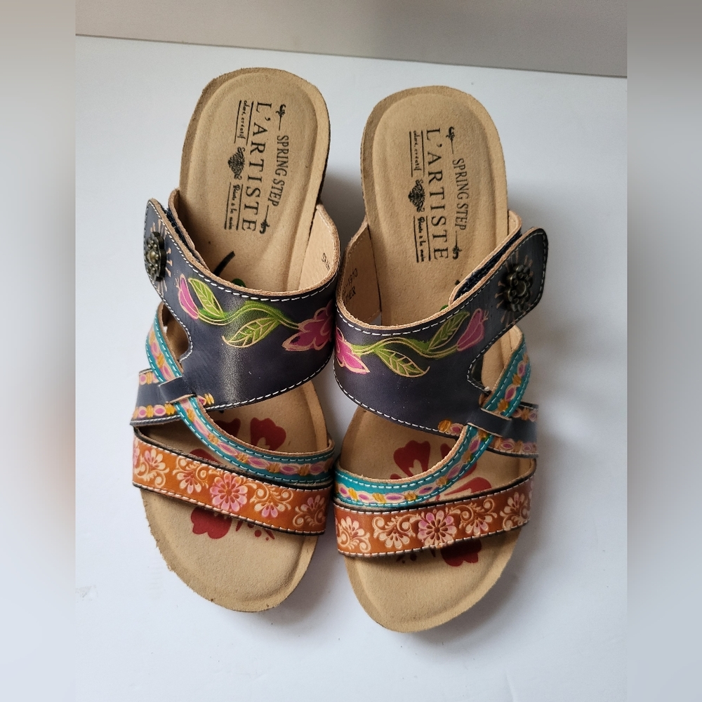 L'Artiste spring step sandals.